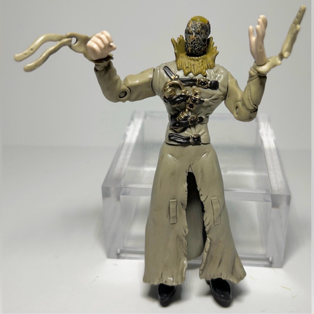 DC Comics Batman the Dark Night Scarecrow Fear Shot Stealth Suit Action Figure